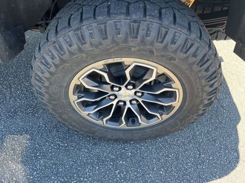 Used 2022 Chevrolet Colorado ZR2 image 18