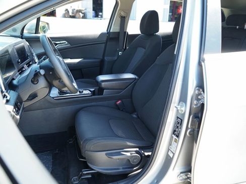 Used 2023 Kia Sportage LX FWD image 7