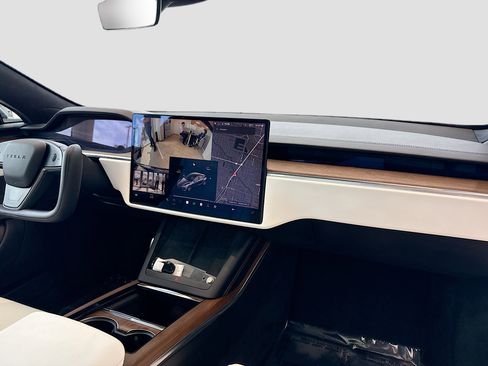 Used 2022 Tesla Model S Plaid image 31