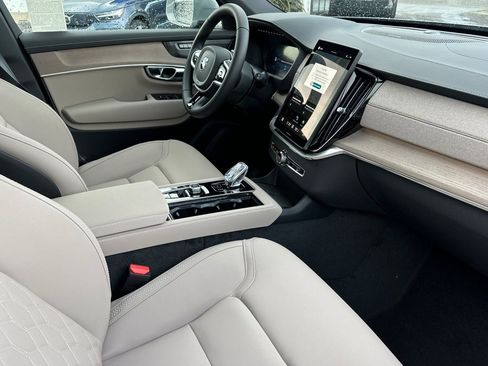New 2026 Volvo XC90 T8 Plus w/ Protection Package Premier AWD/4WD image 17