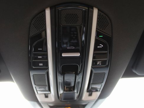 Used 2021 Porsche Cayenne image 22