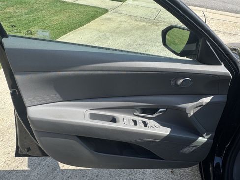 Used 2021 Hyundai Elantra SE FWD image 6