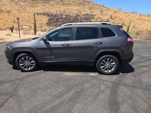 Used 2019 Jeep Cherokee Latitude Plus w/ Comfort/Convenience Group FWD image 32