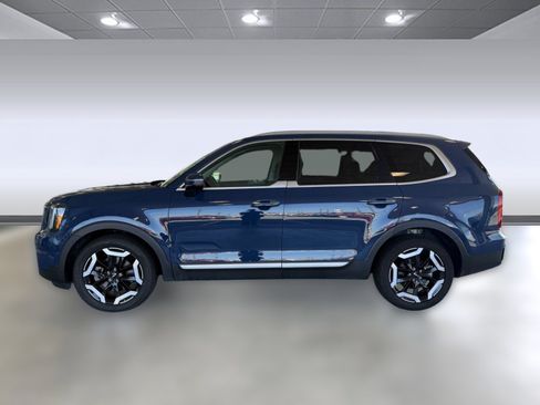 Used 2025 Kia Telluride S AWD/4WD image 2