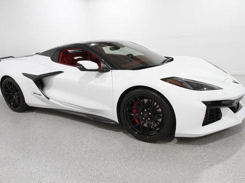Used 2024 Chevrolet Corvette Z06 image 2