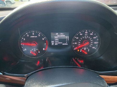 Used 2017 Kia Cadenza Premium FWD image 10