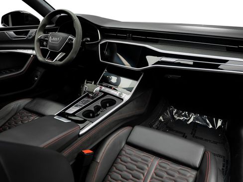 Used 2022 Audi RS 7 Sportback AWD/4WD image 2