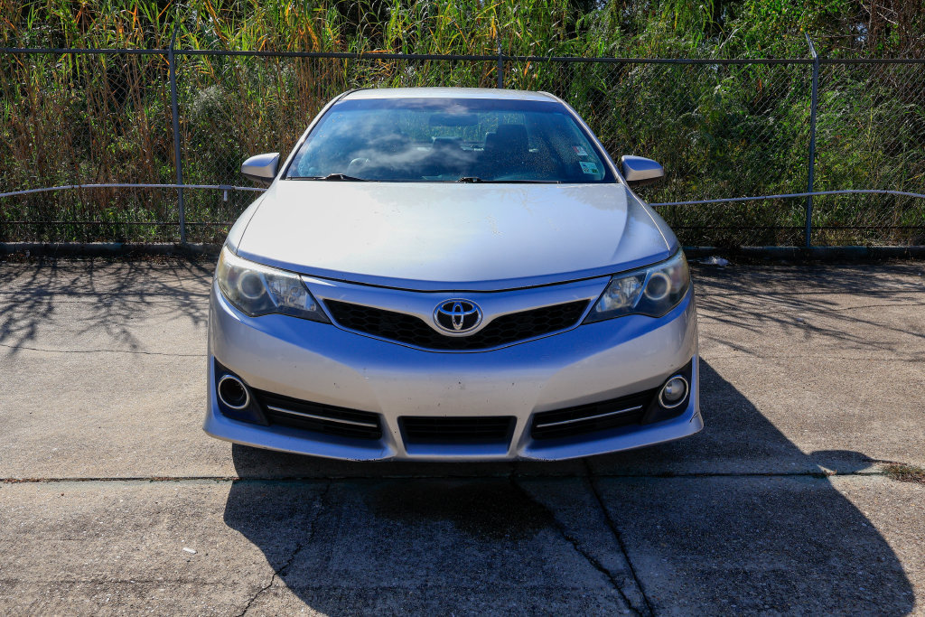 Used 2013 Toyota Camry SE FWD image 3