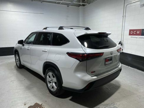 Used 2023 Toyota Highlander LE FWD image 4