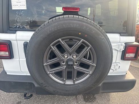 Used 2025 Jeep Wrangler Sport S image 5