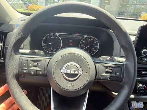Used 2025 Nissan Pathfinder S FWD image 14