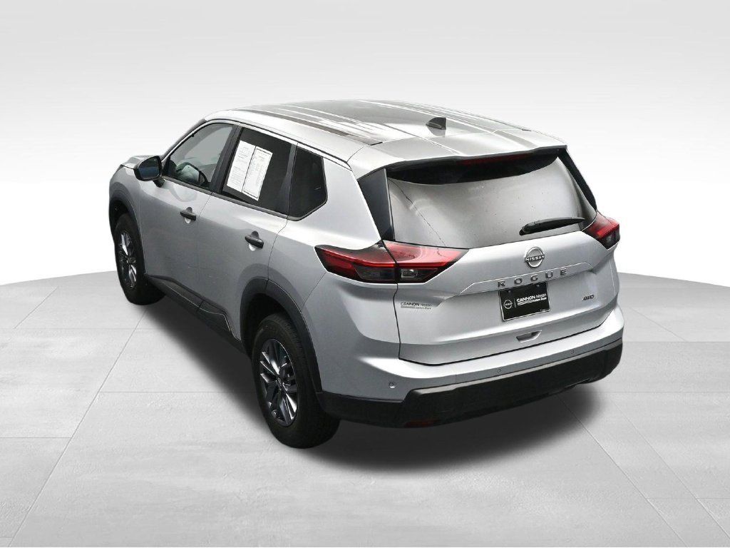 Used 2024 Nissan Rogue S AWD/4WD image 32