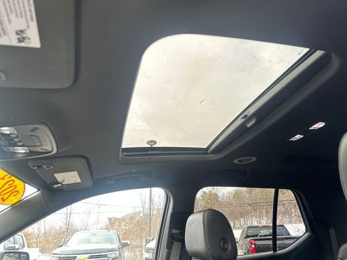 Used 2023 Chevrolet Traverse RS image 14