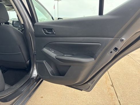 Used 2024 Nissan Altima 2.5 SV image 19