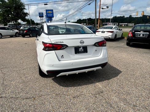Used 2024 Nissan Versa S FWD image 16
