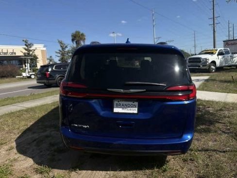 Used 2021 Chrysler Pacifica Limited AWD/4WD image 14