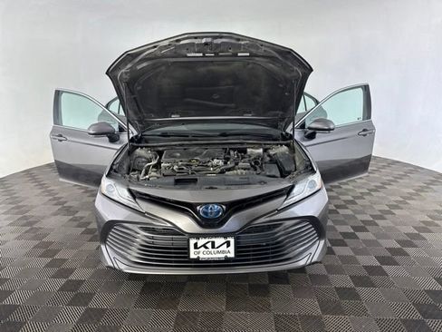 Used 2020 Toyota Camry XLE FWD image 13
