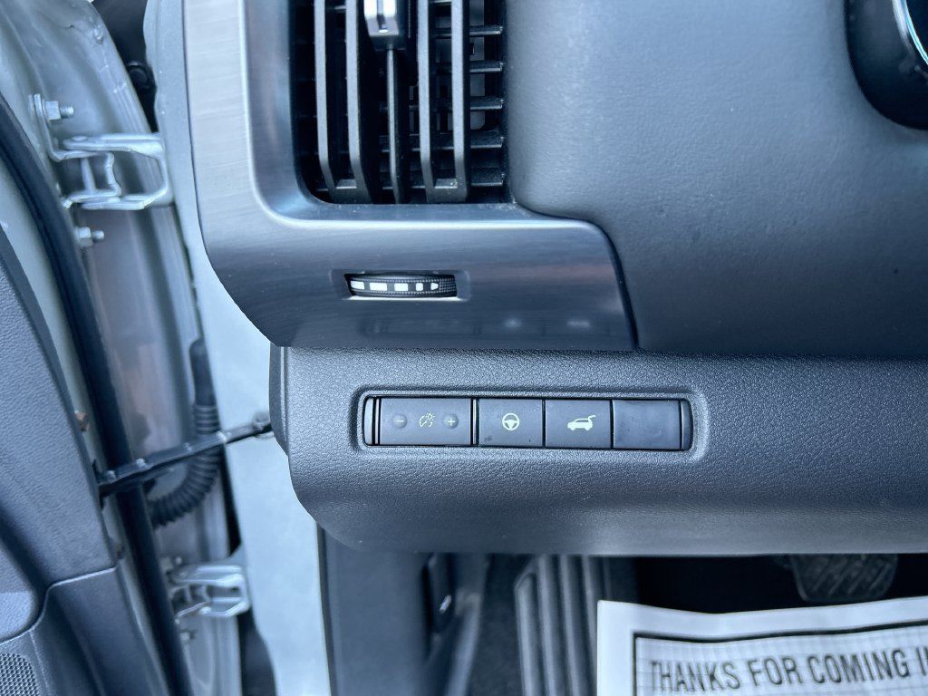 Used 2025 Nissan Pathfinder SL w/ Black Appearance Package AWD/4WD image 22