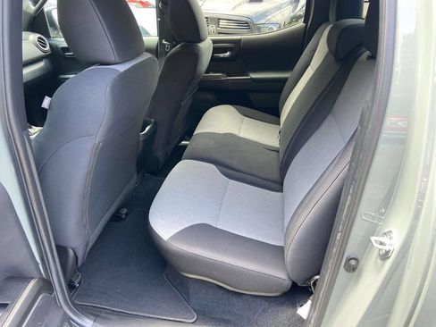 Used 2022 Toyota Tacoma TRD Sport w/ Technology Package RWD image 19