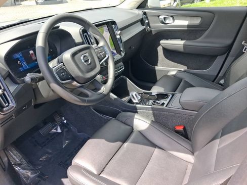 Used 2025 Volvo XC40 B5 Plus AWD/4WD image 13