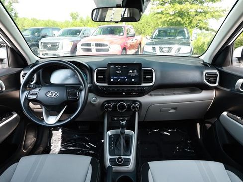 Used 2025 Hyundai Venue SEL FWD image 33