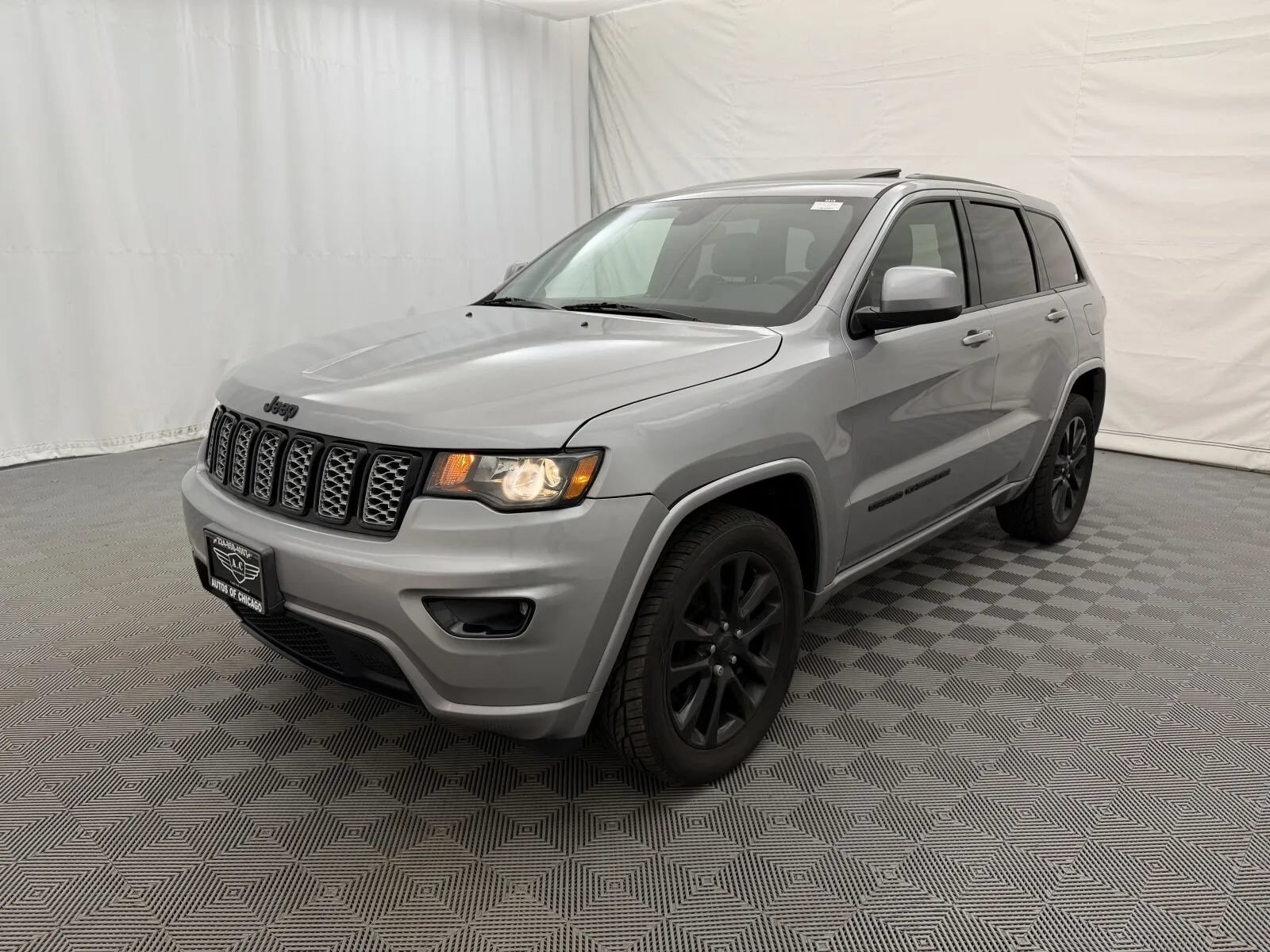 Used 2018 Jeep Grand Cherokee Altitude AWD/4WD image 2