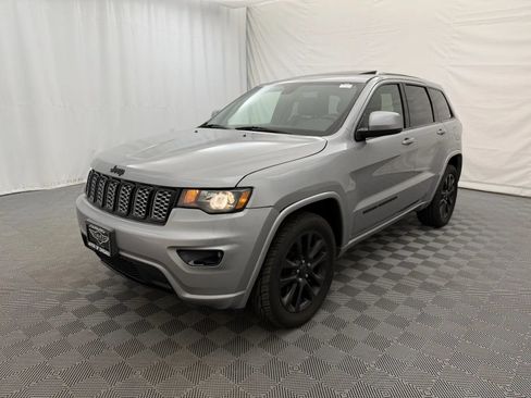 Used 2018 Jeep Grand Cherokee Altitude AWD/4WD image 2
