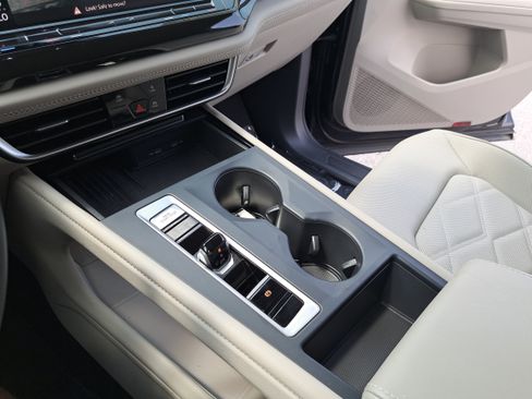 Certified 2025 Volkswagen Atlas SE FWD image 25