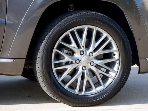 Used 2017 Jeep Grand Cherokee Summit w/ Platinum Series Group image 30