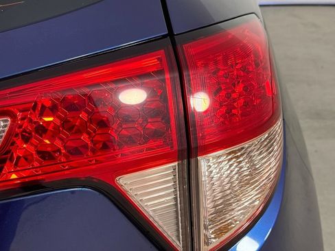 Used 2016 Honda HR-V LX image 28