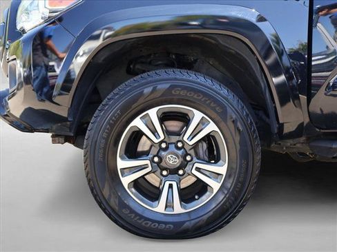 Used 2017 Toyota Tacoma TRD Sport AWD/4WD image 24