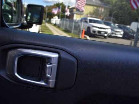 Used 2022 Jeep Gladiator Sport image 27