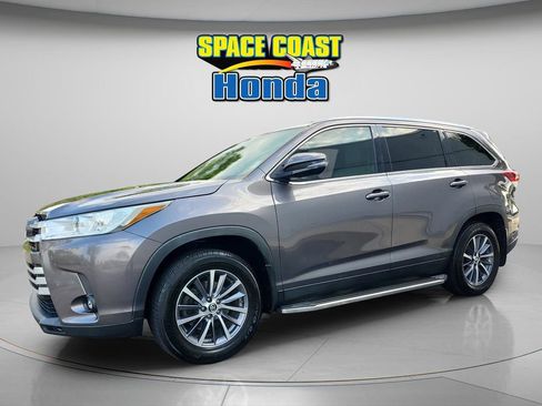 Used 2019 Toyota Highlander XLE AWD/4WD image 7