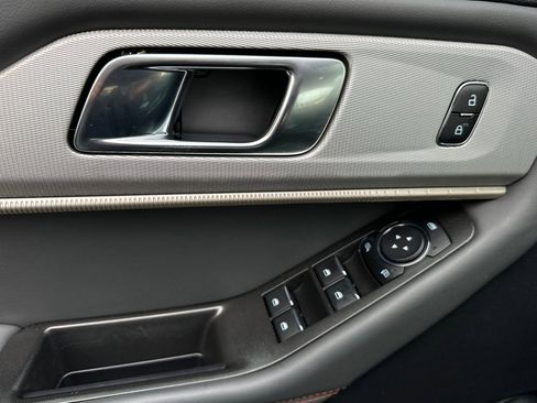 Used 2025 Ford Explorer Active w/ Active Comfort Package image 11