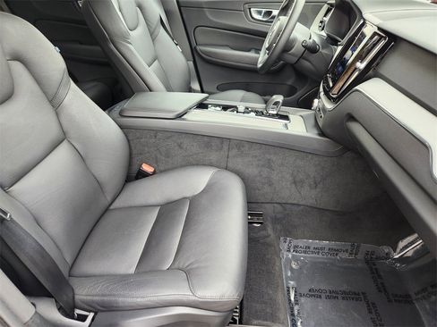 Used 2025 Volvo XC60 B5 Plus image 18
