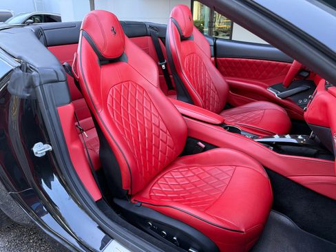 Used 2016 Ferrari California T image 30