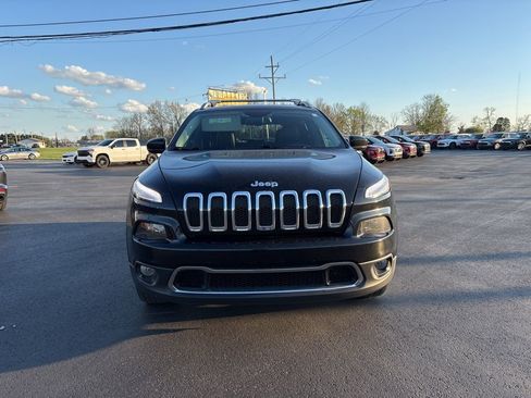 Used 2017 Jeep Cherokee Limited image 2