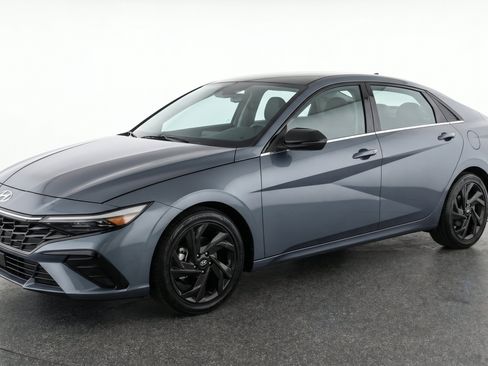 Used 2026 Hyundai Elantra Sport FWD image 3