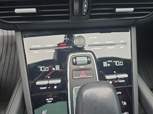 Used 2023 Porsche Cayenne Platinum Edition image 27