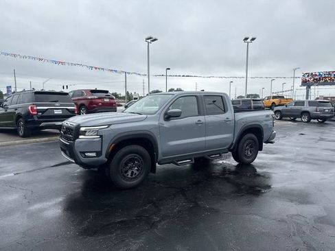 Used 2025 Nissan Frontier PRO-4X AWD/4WD image 2