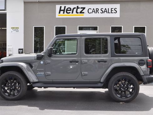 Used 2023 Jeep Wrangler Unlimited Sahara w/ Cold Weather Group image 24