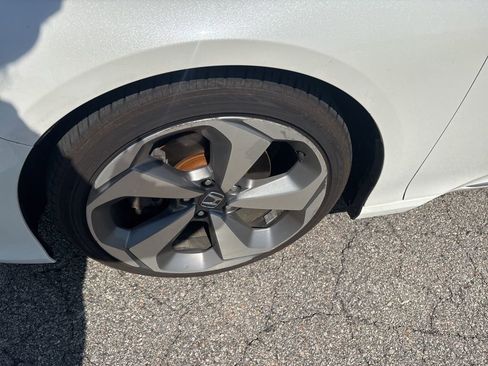 Used 2018 Honda Accord Touring image 14