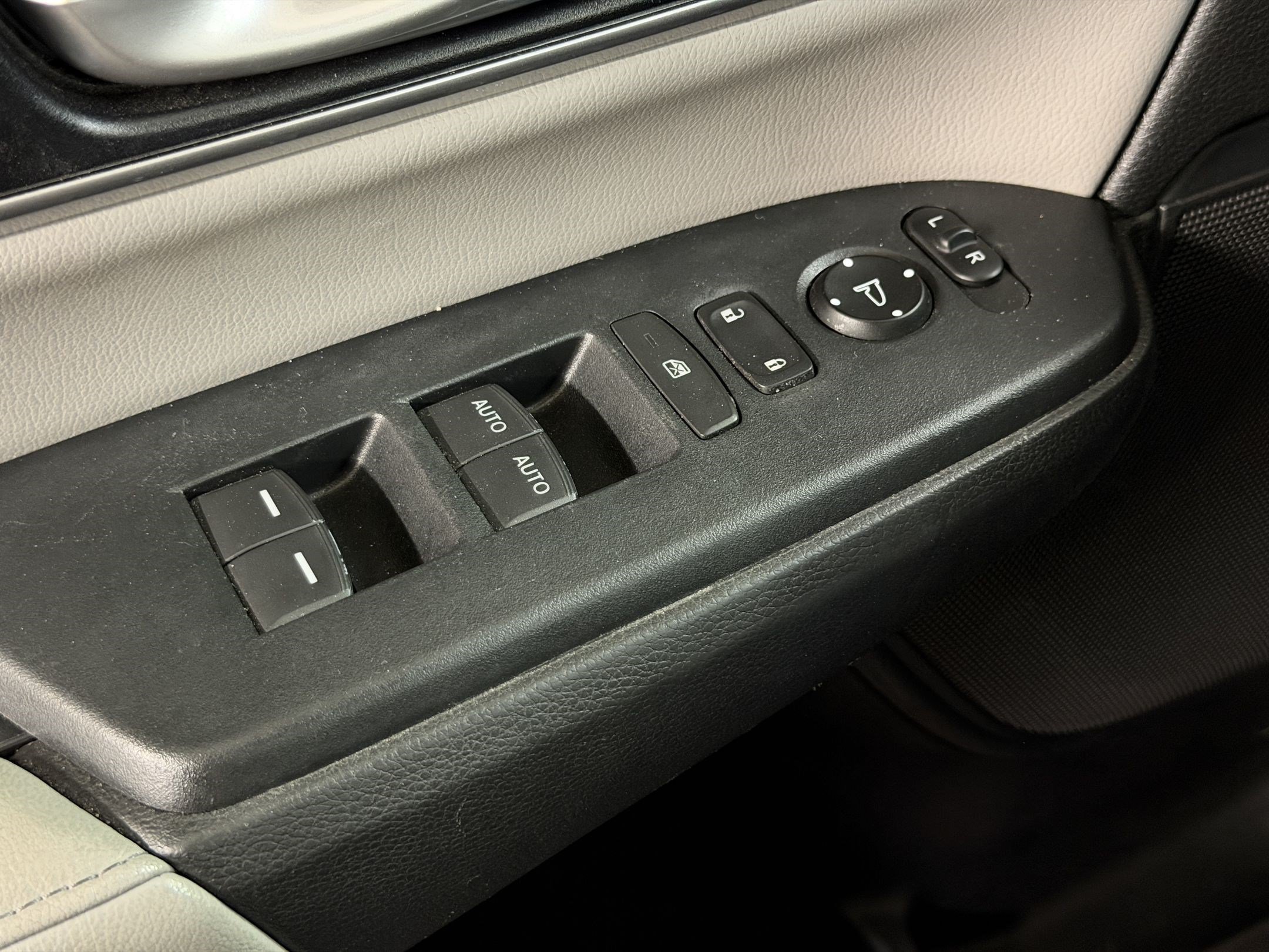 Used 2018 Honda CR-V Touring image 14