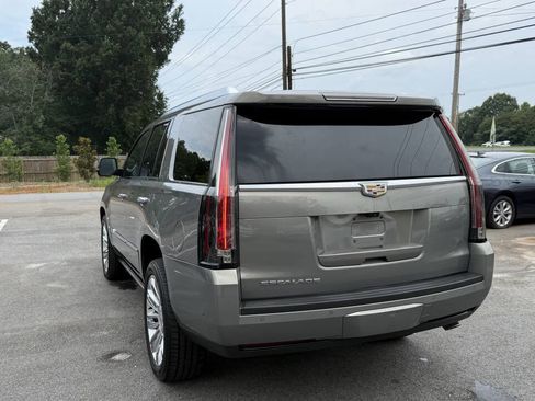 Used 2017 Cadillac Escalade Platinum AWD/4WD image 5