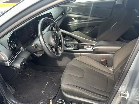 Used 2022 Hyundai Elantra SEL w/ Convenience + Premium Package FWD image 6