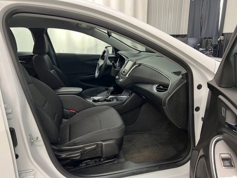Used 2016 Chevrolet Malibu LT FWD image 11