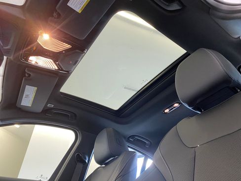 New 2026 BMW 330i xDrive Sedan w/ M Sport Package image 15