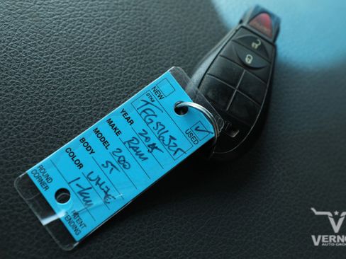 Used 2015 RAM 2500 Tradesman w/ Chrome Appearance Group image 12