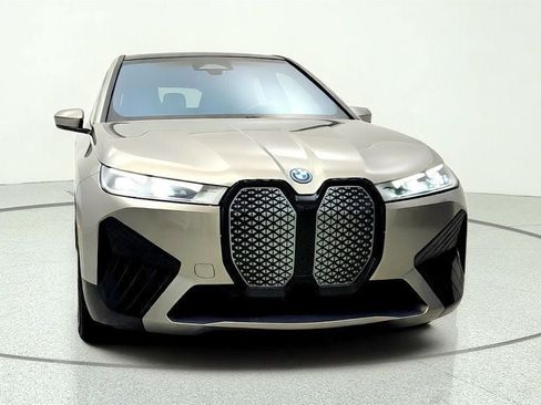 Used 2025 BMW iX xDrive50 w/ Premium Package AWD/4WD image 2
