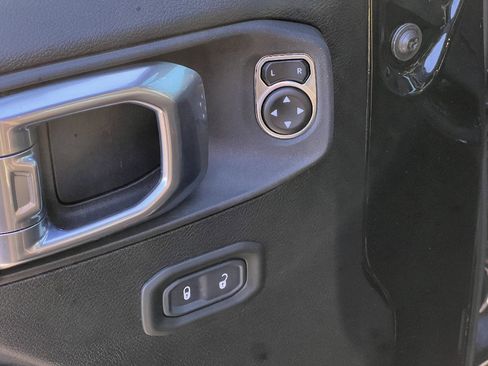 Used 2021 Jeep Gladiator Mojave image 16